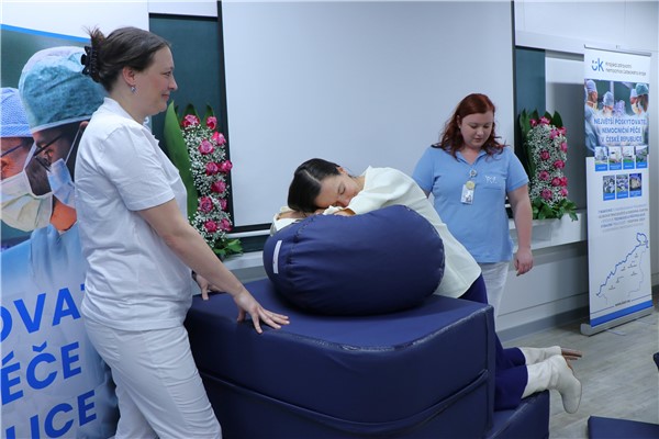 Prezentace novinky, porodního gauče, v Centru porodní asistence v litoměřické nemocnici