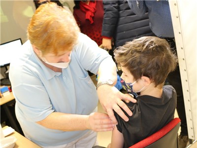 Vakcínu proti nemoci COVID-19 mohou děti ve věku 5 - 11 let dostat od 27. prosince v Očkovacím centru v Masarykově nemocnici v Ústí nad Labem, které je umístěno v pavilonu I. Foto: Krajská zdravotní, a.s. 