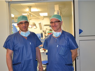Kardiochirurgové Krajské zdravotní se školili implantovat bezstehovou srdeční chlopeň  