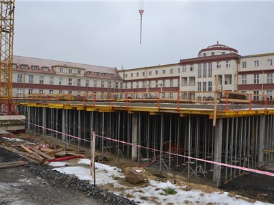 Krajská zdravotní revitalizuje nemocnici v Teplicích, ke stavěnému pavilonu pro operační sály přibude ještě jedno podlaží
