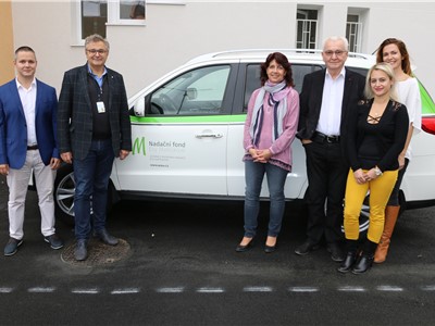 Ústecký mobilní hospic má třetí automobil, dostal jej darem od Nadačního Fondu Evy Matějkové