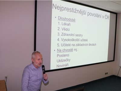 V Krajské zdravotní přednášel o motivacích anesteziologů profesor Pavel Ševčík