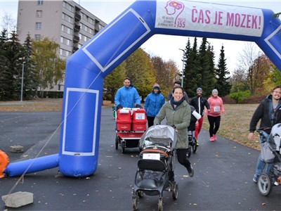 Účastníci „Charitativního běhu proti mozkové mrtvici“. Foto: KZ, a. s./Petr Sochůrek