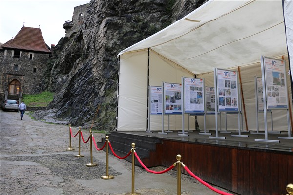 Výstava byla k vidění i na Výroční vědecké konferenci Krajské zdravotní, a. s., na hradě Střekov.