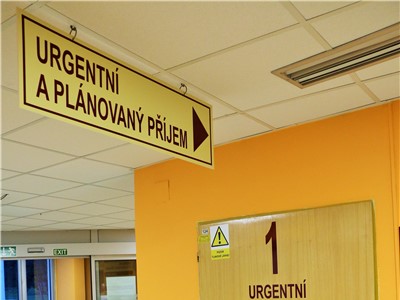 Úprava prostor příjmu v pavilonu C litoměřické nemocnice umožňuje příchozím rychlejší orientaci.