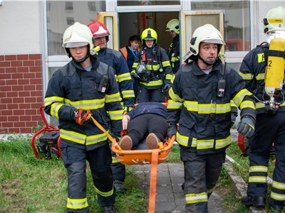 Cvičení hasičů v chomutovské nemocnici
