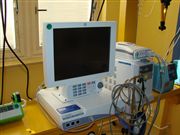 foto monitor vitálních funkcí včetně EKG      